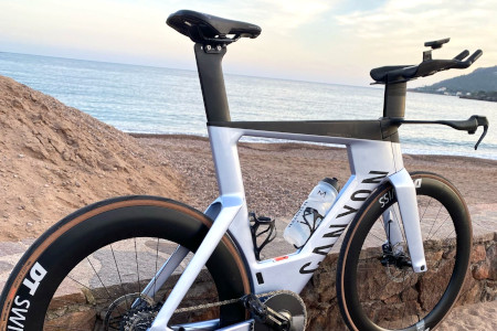 velo contre montre gros plan